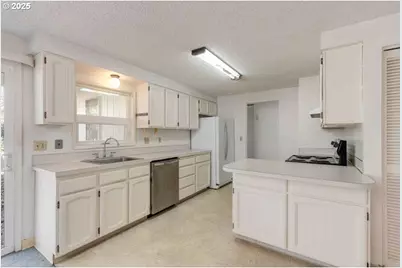 575 Collins Crest, Gladstone, OR 97027 - Photo 9