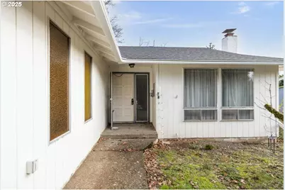 575 Collins Crest, Gladstone, OR 97027 - Photo 3