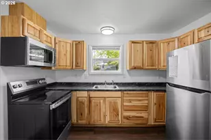 512 NW Cecil Ave, Roseburg, OR 97470 - Photo 9