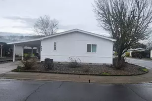 204 Trout Loop, Roseburg, OR 97471 - Photo 3