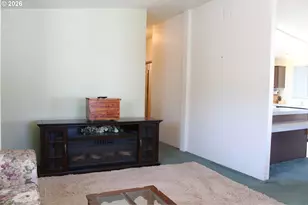 204 Trout Loop, Roseburg, OR 97471 - Photo 3