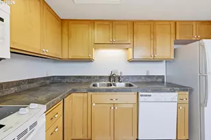 12088 SW King Arthur St, King City, OR 97224 - Photo 13
