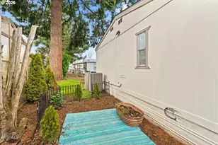 1400 Candlelight Dr, Eugene, OR 97402 - Photo 23