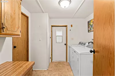 1400 Candlelight Dr #208, Eugene, OR 97402 - Photo 11