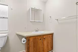 1400 Candlelight Dr, Eugene, OR 97402 - Photo 17