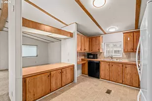 1400 Candlelight Dr, Eugene, OR 97402 - Photo 9