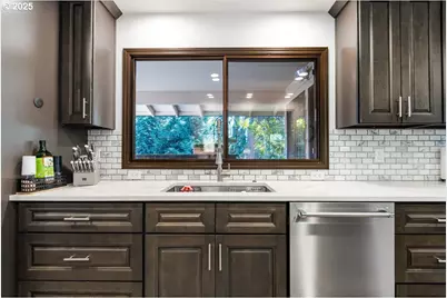 15120 SE Franklin St, Portland, OR 97236 - Photo 9