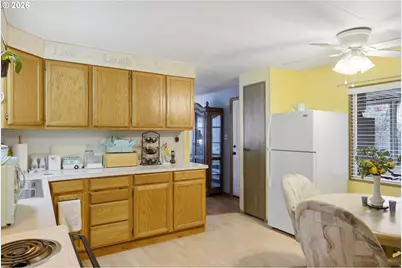 21100 NE Sandy Blvd #114, Fairview, OR 97024 - Photo 9