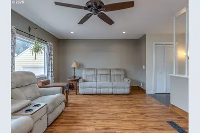 1833 D St, Forest Grove, OR 97116 - Photo 9