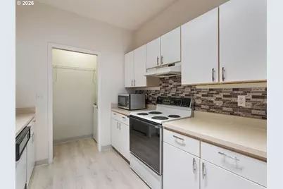 4320 S Corbett Ave #114, Portland, OR 97239 - Photo 17