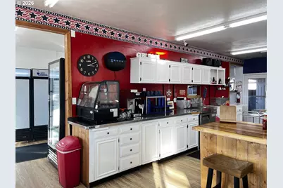 1856 37th St, Florence, OR 97439 - Photo 9