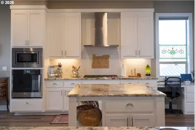 2960 NW Stacie Ct, Roseburg, OR 97471 - Photo 7