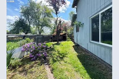 310 1/2 E 31st Ave, Eugene, OR 97405 - Photo 3