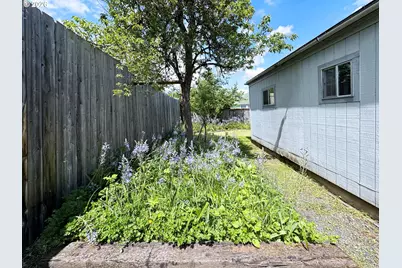 310 1/2 E 31st Ave, Eugene, OR 97405 - Photo 35