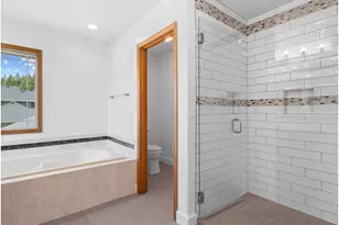 366 SW 37th Cir, Gresham, OR 97080 - Photo 25