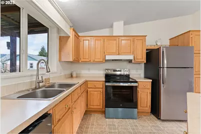 105 I St, Riddle, OR 97469 - Photo 13