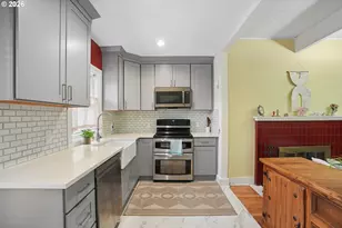 2358 NW Lovejoy St, Portland, OR 97210 - Photo 11