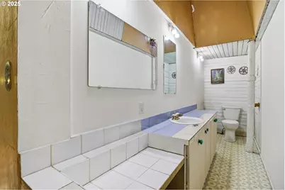 657 E Main St, Cottage Grove, OR 97424 - Photo 39