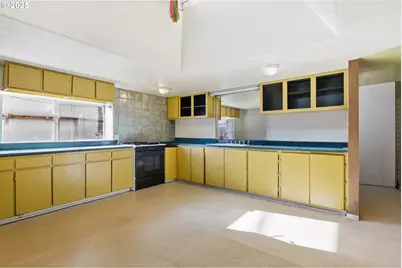 657 E Main St, Cottage Grove, OR 97424 - Photo 37