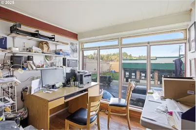 657 E Main St, Cottage Grove, OR 97424 - Photo 21