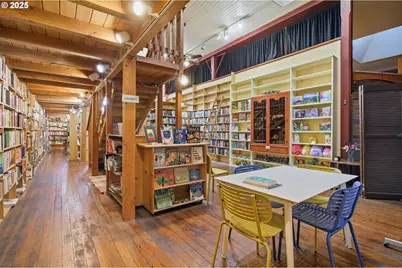 657 E Main St, Cottage Grove, OR 97424 - Photo 33