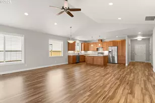 117 NW Cyn Crk Dr, McMinnville, OR 97128 - Photo 9