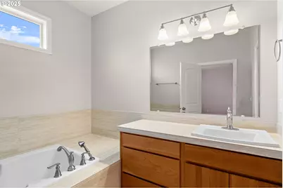 117 NW Canyon Creek Dr, McMinnville, OR 97128 - Photo 11