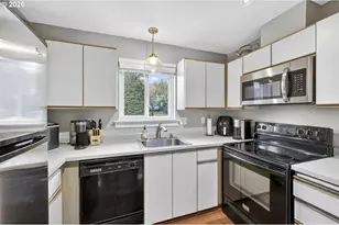 4970 S Landing Dr, Portland, OR 97239 - Photo 11