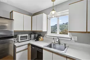 4970 S Landing Dr, Portland, OR 97239 - Photo 11