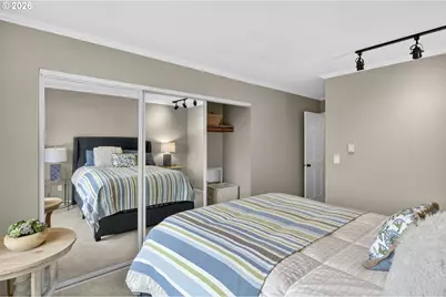 4970 S Landing Dr #304, Portland, OR 97239 - Photo 15