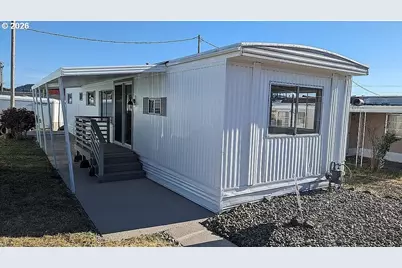 2071 NE Stephens St #D5, Roseburg, OR 97470 - Photo 3