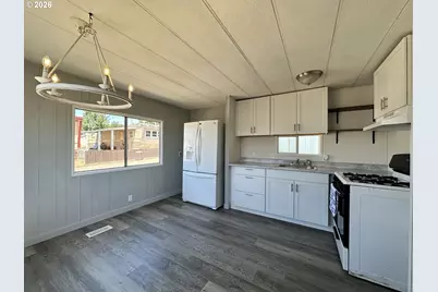 2071 NE Stephens St #D5, Roseburg, OR 97470 - Photo 7