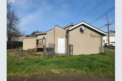 1337 NE Freemont Ave, Roseburg, OR 97470 - Photo 1