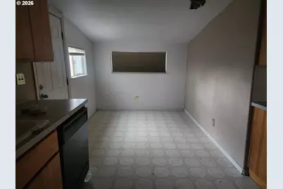 1337 NE Freemont Ave, Roseburg, OR 97470 - Photo 11