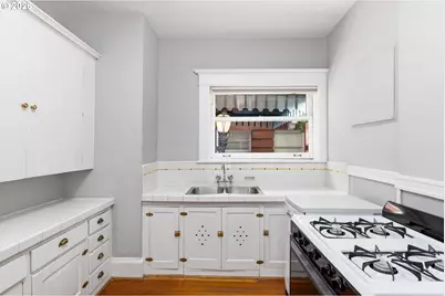 2083 NW Johnson St #21, Portland, OR 97209 - Photo 13