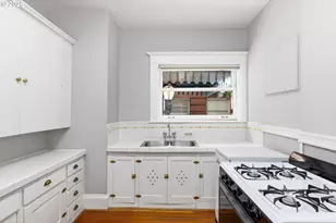 2083 NW Johnson St, Portland, OR 97209 - Photo 13