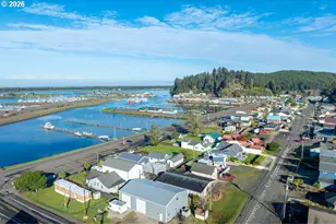 815 Broadway Ave, Winchester Bay, OR 97467 - Photo 7