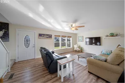 815 Broadway Ave, Winchester Bay, OR 97467 - Photo 15