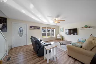 815 Broadway Ave, Winchester Bay, OR 97467 - Photo 15