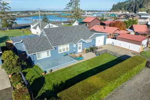 815 Broadway Ave, Winchester Bay, OR 97467 - Photo 3