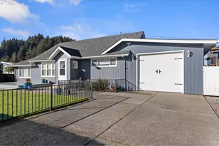 815 Broadway Ave, Winchester Bay, OR 97467 - Photo 9