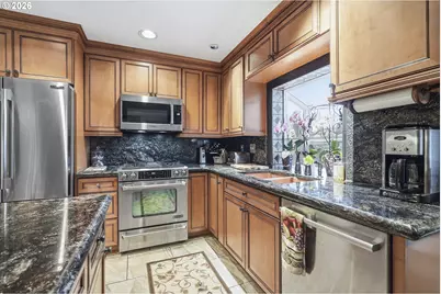 16867 Wight Ln, Lake Oswego, OR 97035 - Photo 15