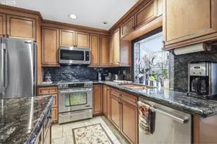 16867 Wight Ln, Lake Oswego, OR 97035 - Photo 13