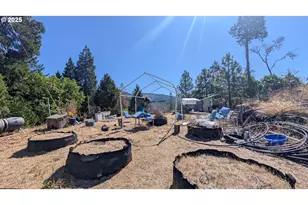 900 Old Cabin Dr, Glide, OR 97443 - Photo 3