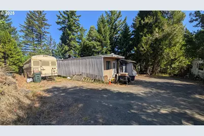 900 Old Cabin Dr, Glide, OR 97443 - Photo 1