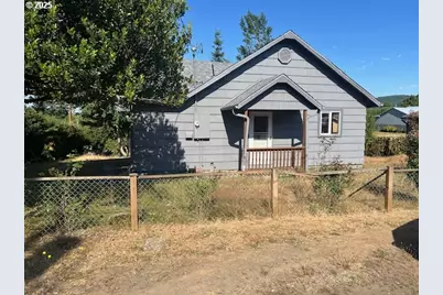 596 E 7th St, Coquille, OR 97423 - Photo 1