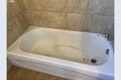 596 E 7th St, Coquille, OR 97423 - Photo 11