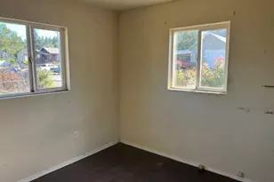 596 E 7th St, Coquille, OR 97423 - Photo 9