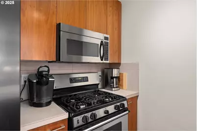 1130 NW 12th Ave #214, Portland, OR 97209 - Photo 11