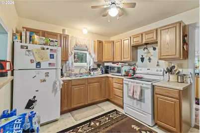 1266 S 14th St, Coos Bay, OR 97420 - Photo 9